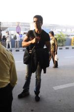 Sonu Sood at CCL Cricket stars snapped at the airport in Mumbai on 11th Jan 2012 (8).JPG
